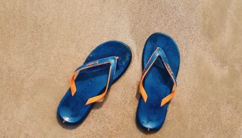 Préparer l’été : les chaussures de piscine et de plage à enfiler
