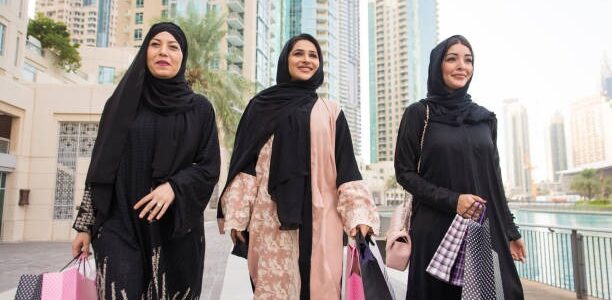Comment assortir une abaya à votre tenue : nos conseils