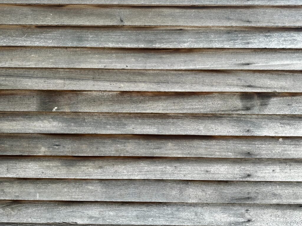 Choisir le bon parement en bois massif pour votre maison : conseils et astuces
